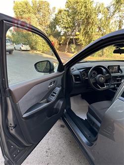 نيسان روج